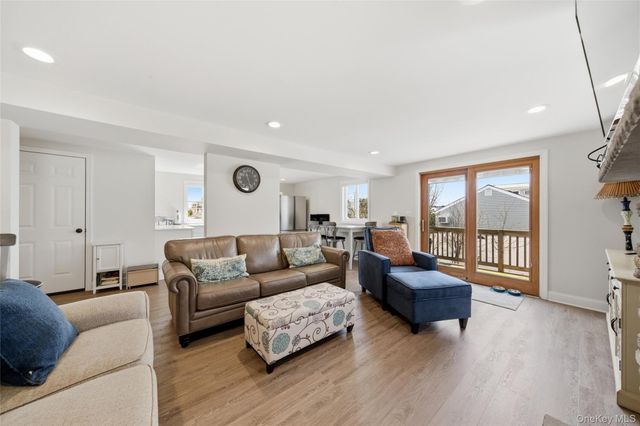 184 Inlet Drive, Lindenhurst, NY 11757