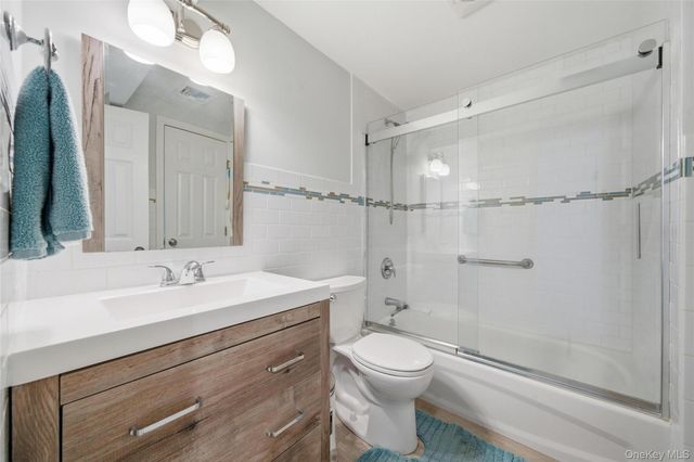184 Inlet Drive, Lindenhurst, NY 11757
