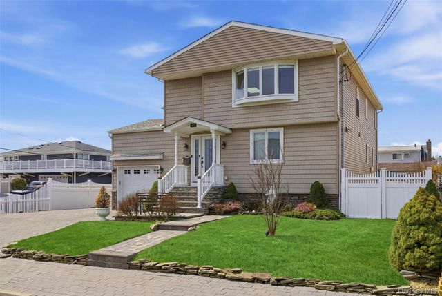184 Inlet Drive, Lindenhurst, NY 11757