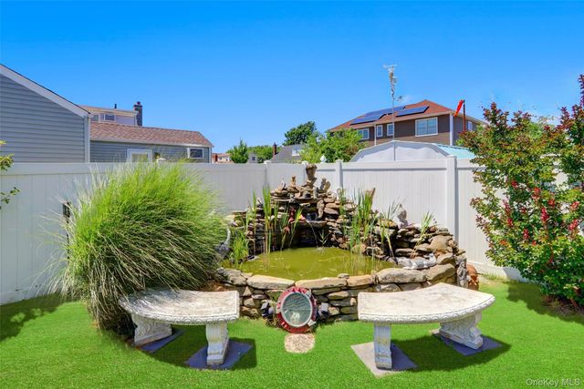184 Inlet Drive, Lindenhurst, NY 11757