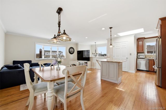 184 Inlet Drive, Lindenhurst, NY 11757