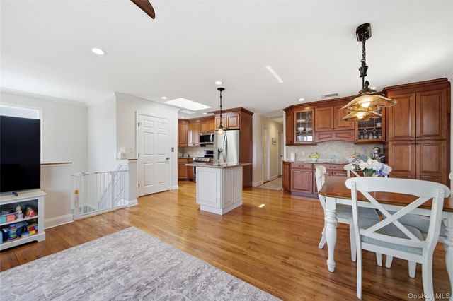 184 Inlet Drive, Lindenhurst, NY 11757