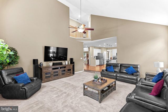 43682 MAVERICK LN, Chantilly, VA 20152