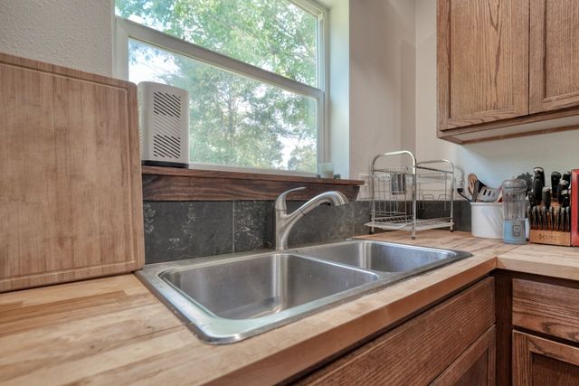 6899 N STATE HIGHWAY 19, Palestine, TX 75803