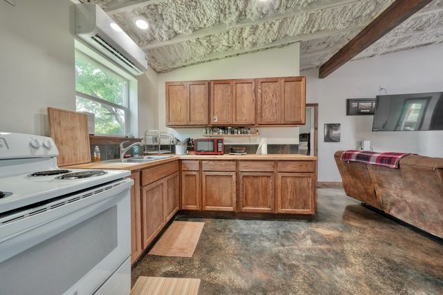 6899 N STATE HIGHWAY 19, Palestine, TX 75803