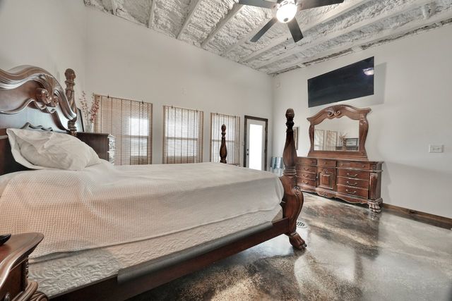 6899 N STATE HIGHWAY 19, Palestine, TX 75803