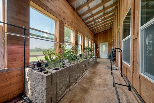 6899 N STATE HIGHWAY 19, Palestine, TX 75803