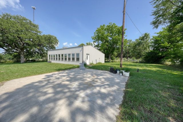 6899 N STATE HIGHWAY 19, Palestine, TX 75803