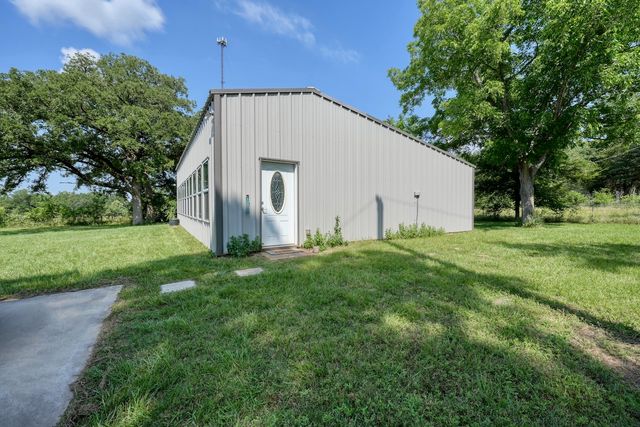 6899 N STATE HIGHWAY 19, Palestine, TX 75803