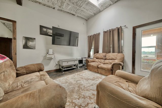 6899 N STATE HIGHWAY 19, Palestine, TX 75803