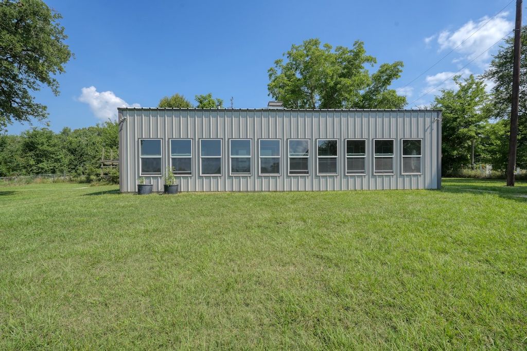 6899 N STATE HIGHWAY 19, Palestine, TX 75803