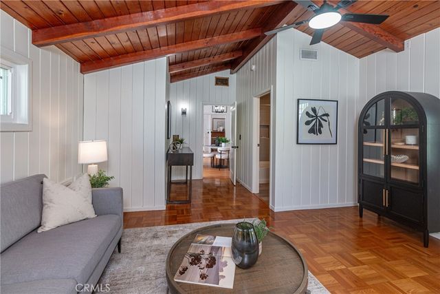 432 N Beachwood Drive, Burbank, CA 91506