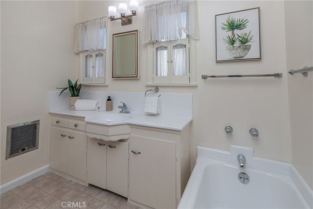 432 N Beachwood Drive, Burbank, CA 91506