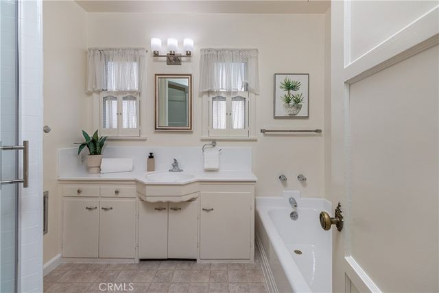 432 N Beachwood Drive, Burbank, CA 91506