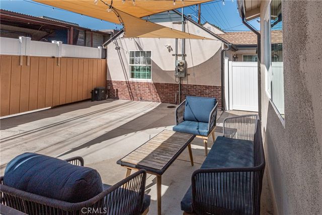 432 N Beachwood Drive, Burbank, CA 91506