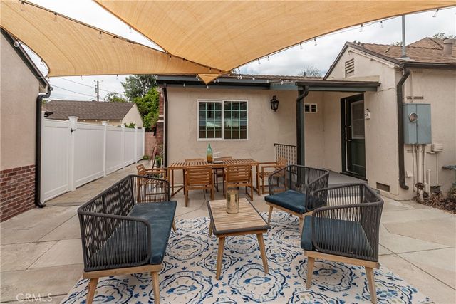 432 N Beachwood Drive, Burbank, CA 91506