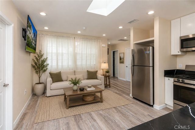 432 N Beachwood Drive, Burbank, CA 91506