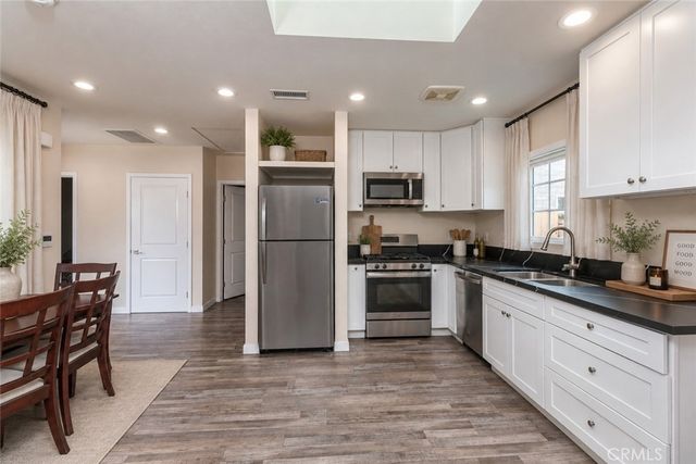 432 N Beachwood Drive, Burbank, CA 91506