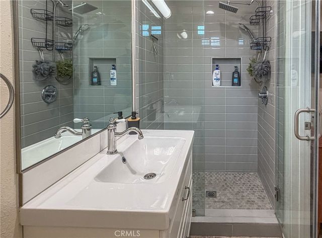 432 N Beachwood Drive, Burbank, CA 91506