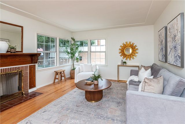 432 N Beachwood Drive, Burbank, CA 91506