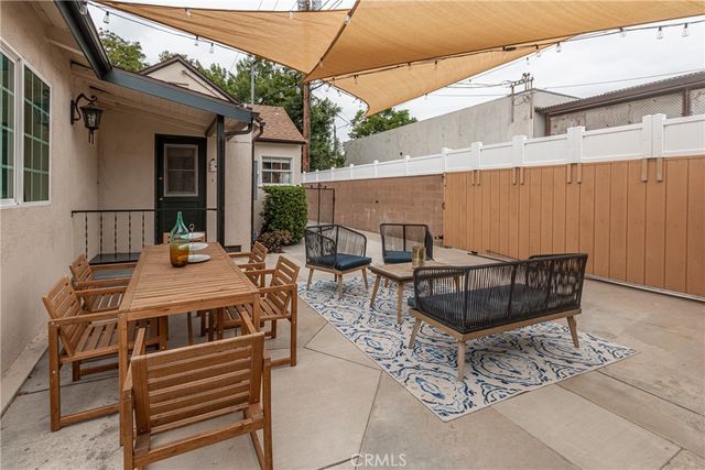 432 N Beachwood Drive, Burbank, CA 91506
