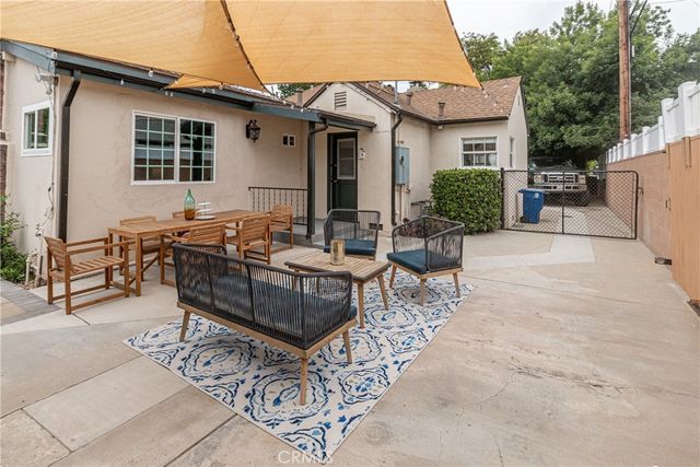 432 N Beachwood Drive, Burbank, CA 91506