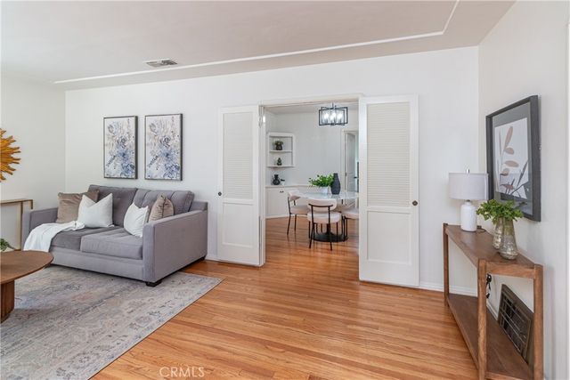 432 N Beachwood Drive, Burbank, CA 91506