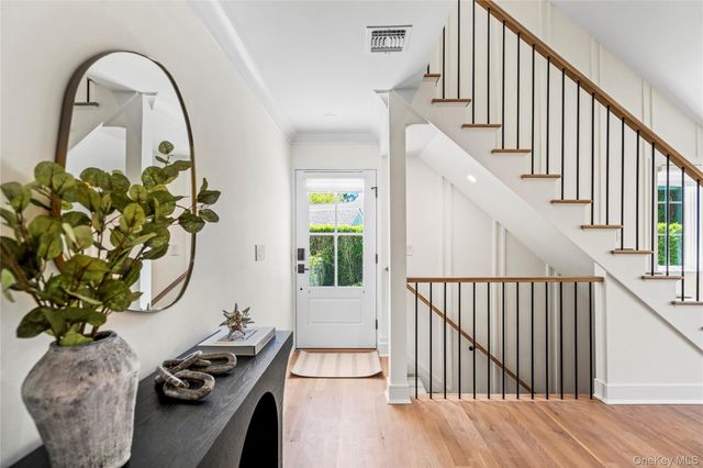 4 Carriage Lane, Southampton, NY 11968