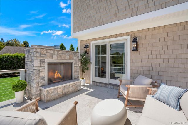 4 Carriage Lane, Southampton, NY 11968