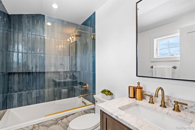 4 Carriage Lane, Southampton, NY 11968