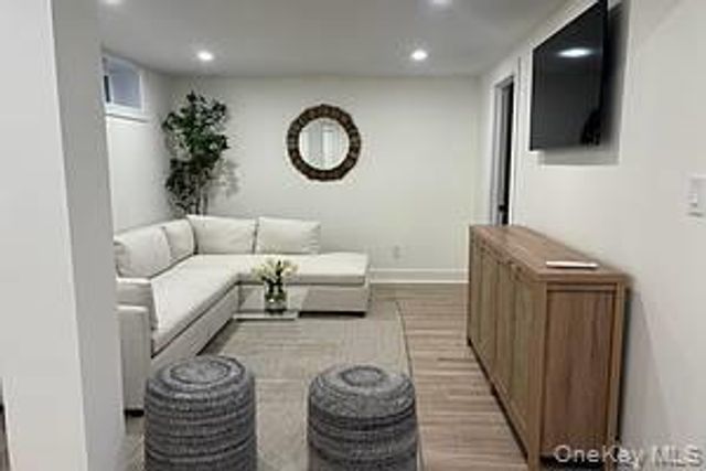 4 Carriage Lane, Southampton, NY 11968