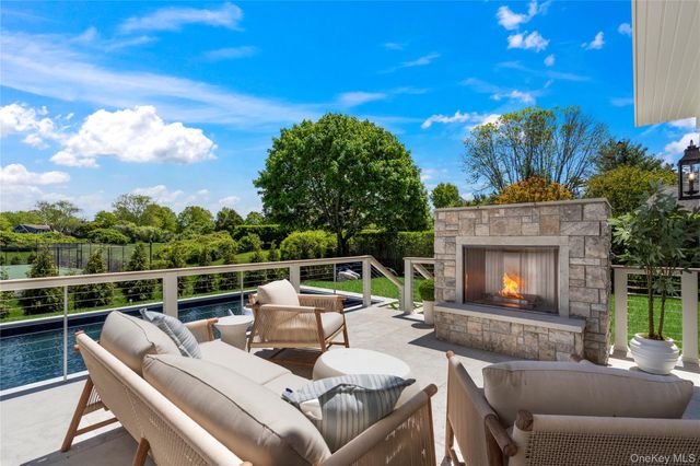 4 Carriage Lane, Southampton, NY 11968