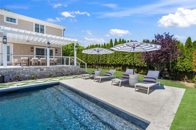 4 Carriage Lane, Southampton, NY 11968