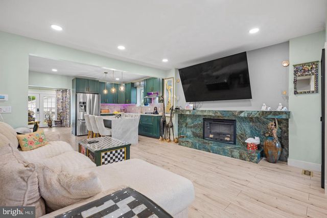 121 CLEVELAND AVE, Riverside, NJ 08075
