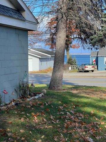 5453 W Houghton Lake Drive, Houghton Lake, MI 48629