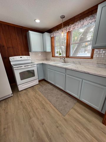 5453 W Houghton Lake Drive, Houghton Lake, MI 48629