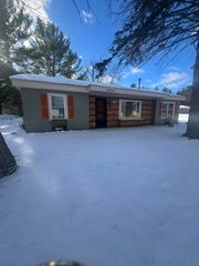 5453 W Houghton Lake Drive, Houghton Lake, MI 48629