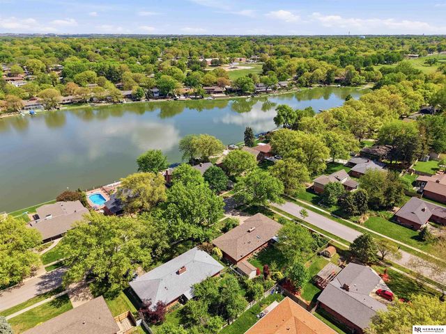 541 Lakewood Drive, Lincoln, NE 68510