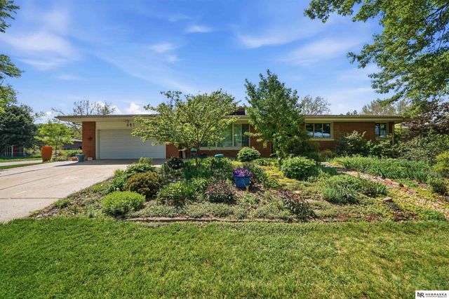 541 Lakewood Drive, Lincoln, NE 68510