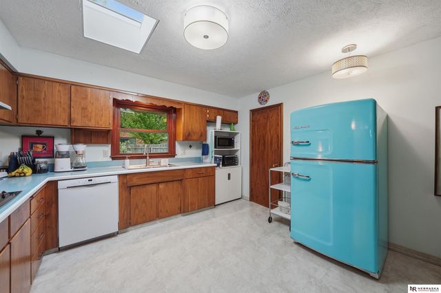 541 Lakewood Drive, Lincoln, NE 68510