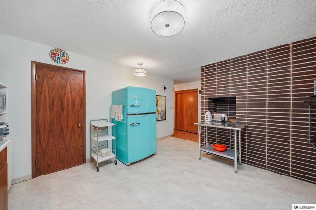 541 Lakewood Drive, Lincoln, NE 68510
