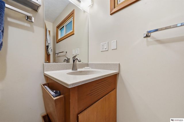 541 Lakewood Drive, Lincoln, NE 68510