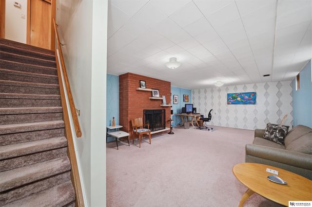 541 Lakewood Drive, Lincoln, NE 68510