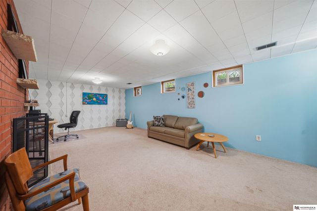 541 Lakewood Drive, Lincoln, NE 68510