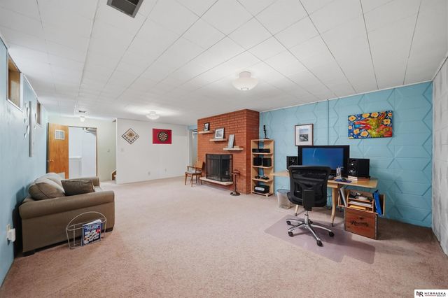541 Lakewood Drive, Lincoln, NE 68510