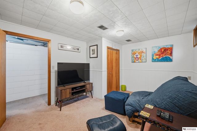 541 Lakewood Drive, Lincoln, NE 68510