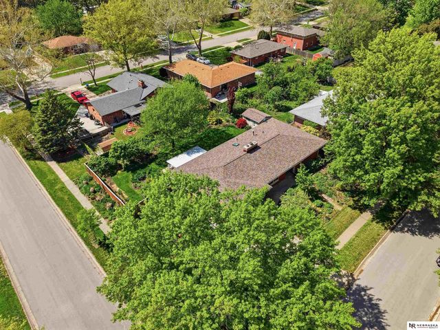 541 Lakewood Drive, Lincoln, NE 68510