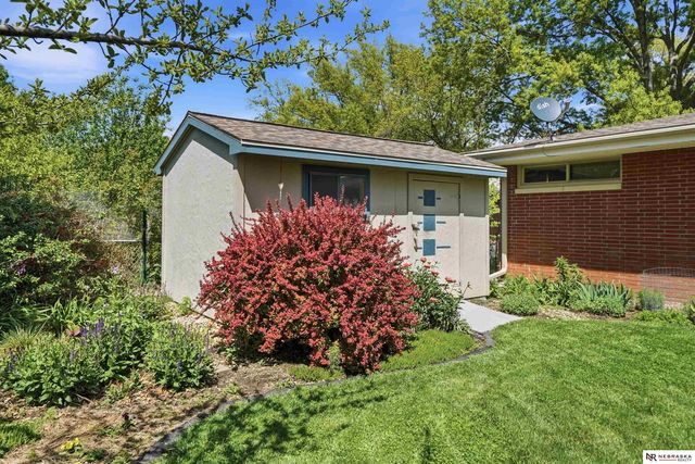 541 Lakewood Drive, Lincoln, NE 68510