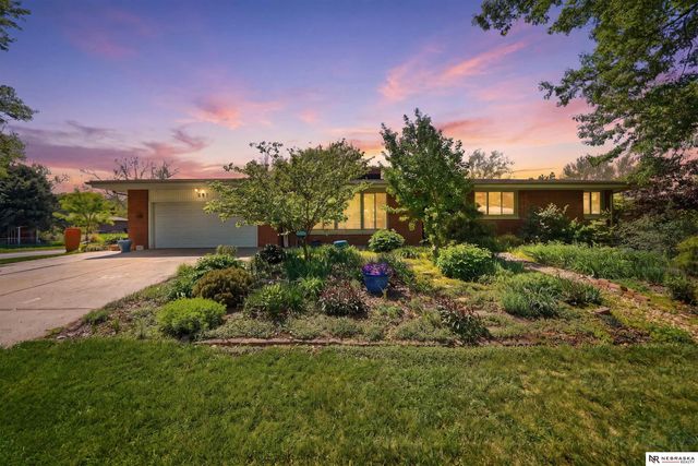 541 Lakewood Drive, Lincoln, NE 68510