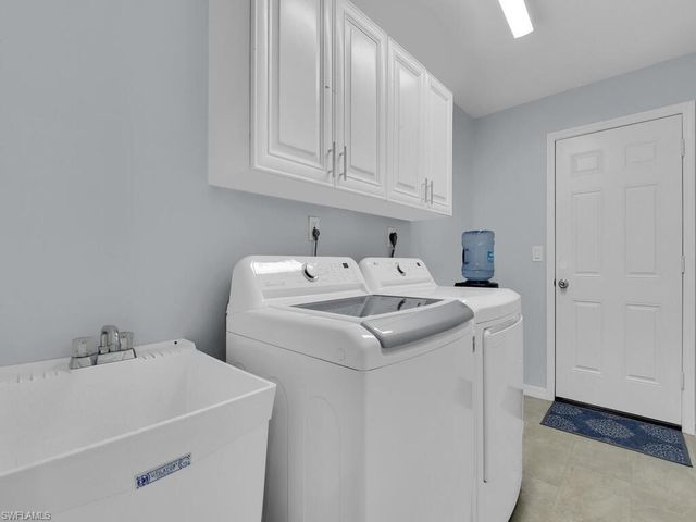 800 El Dorado PKWY W, Cape Coral, FL 33914